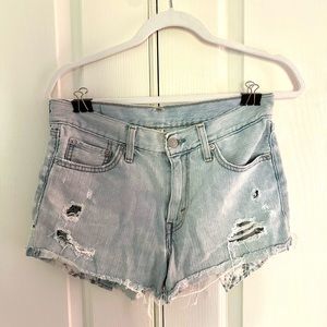 Levi High Rise Lightwash Jean Shorts in 28
